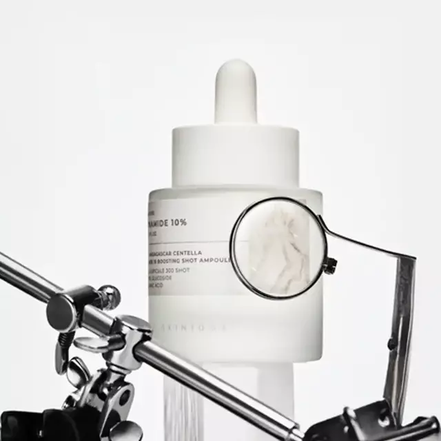 SKIN1004 Madagascar Centella Niacinamida 10% Ampoule Suero para Poros y Control de Sebo Iluminador 30 ml