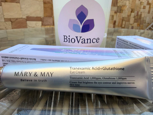 MARY & MAY Tranexamic Acid + Glutathione Eye Cream Crema de Ojos Despigmentante para Ojeras 30 g