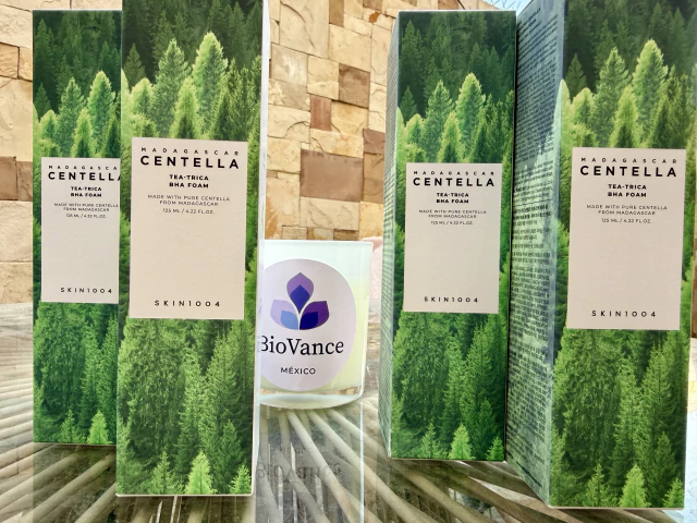 SKIN1004 Madagascar Centella Tea-Trica BHA Foam Limpiador Facial Antiacné con Ácido Salicílico 125 ml