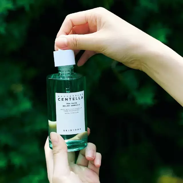 SKIN1004 Madagascar Centella Tea-Trica Ampoule Suero Antiacné con Centella y Árbol de Té 30 ml