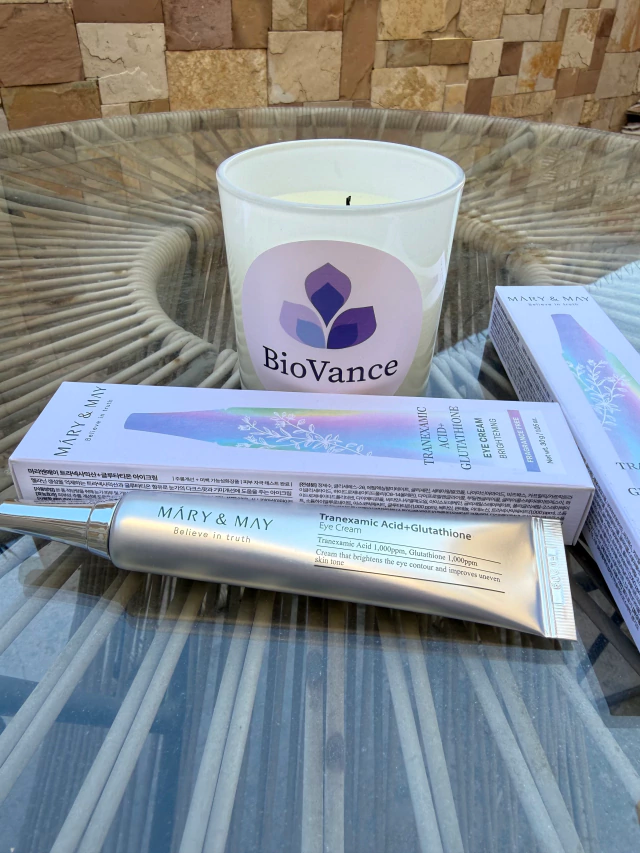 MARY & MAY Tranexamic Acid + Glutathione Eye Cream Crema de Ojos Despigmentante para Ojeras 30 g