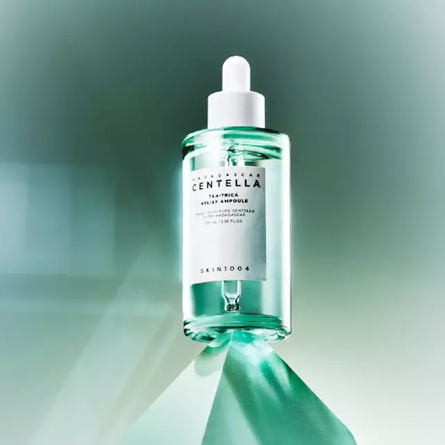 SKIN1004 Madagascar Centella Tea-Trica Ampoule Suero Antiacné con Centella y Árbol de Té 30 ml