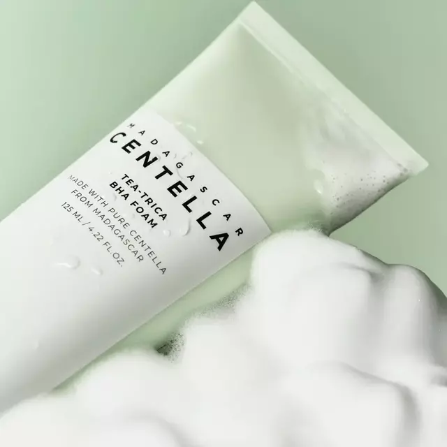 SKIN1004 Madagascar Centella Tea-Trica BHA Foam Limpiador Facial Antiacné con Ácido Salicílico 125 ml