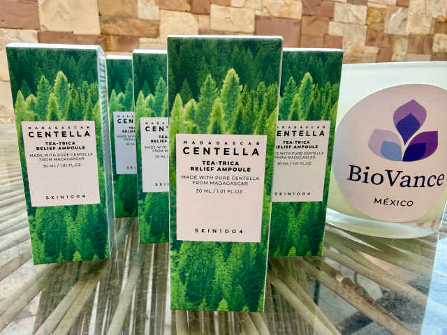 SKIN1004 Madagascar Centella Tea-Trica Ampoule Suero Antiacné con Centella y Árbol de Té 30 ml
